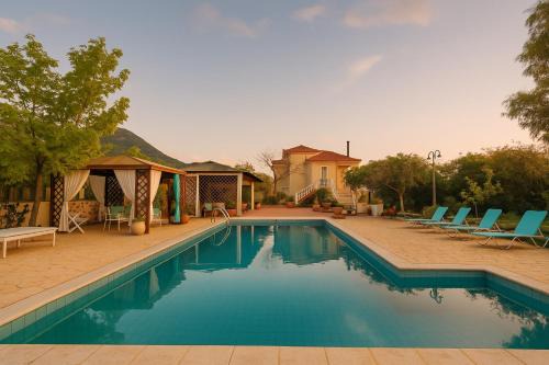 Beachfront luxury villa-Private pool,Garden Heaven