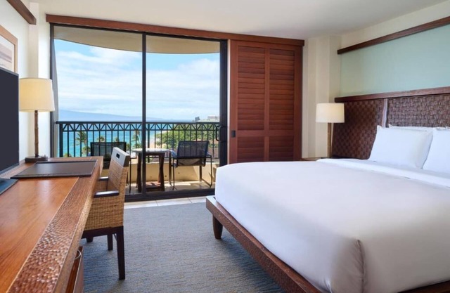 Beachfront Oasis, Pool, Spa, Near Lahaina Historic District, Banyan Tree Park
