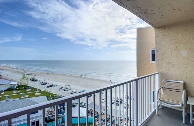 Beachfront Oceanview Unit - Pool & BBQ, Steps to Flagler