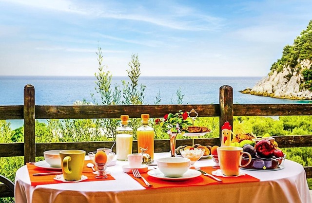 Beachfront Pelion Getaway - Cozy Summer Sanctuary