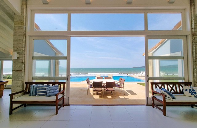 Beachfront property in Buzios - Buz007