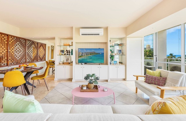 Beachfront Property w/Sand Access at Waikiki Shore Condo with Full Kitchen