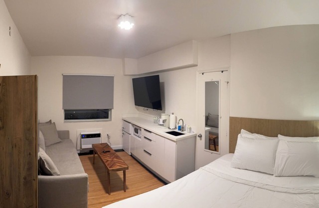 Beachfront-Studio-326-FreeParking-OceanDrive-SoFi-SouthBeach