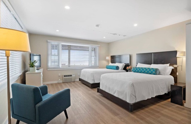 Beachfront Studio | Kitchenette & 2 Double Beds (104)