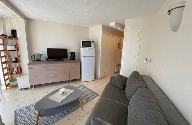 Beachfront Studio with Terrace, Sleeps 4 - Direct Access to Sand & Near Aqualand