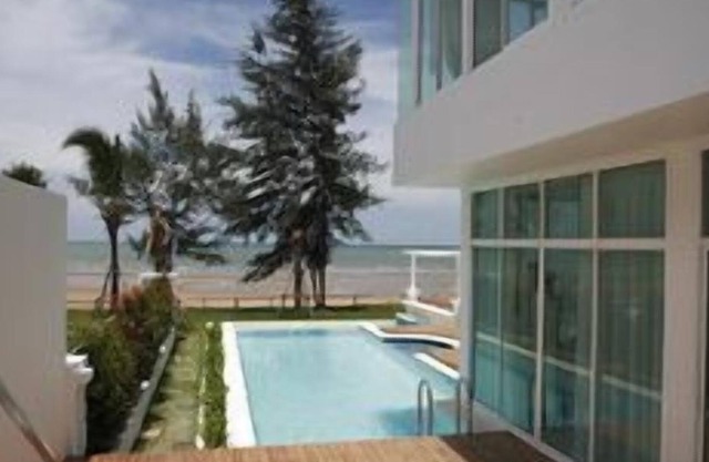 Beachfront 3 Bedrooms Pool Villas