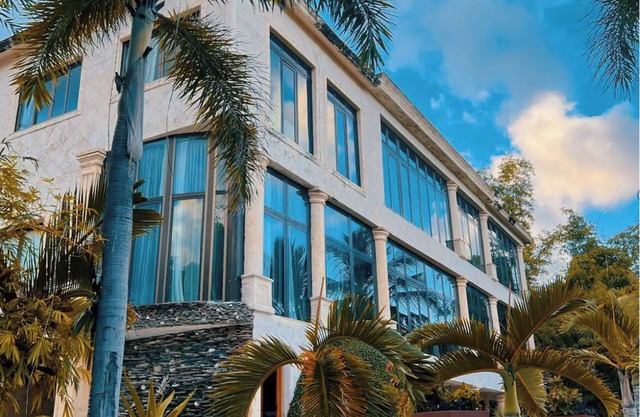 Beachfront villa with 6 bdrms 8 Baths, with Natural Pool, Jacuzzi, WiFi, AC, BBQ