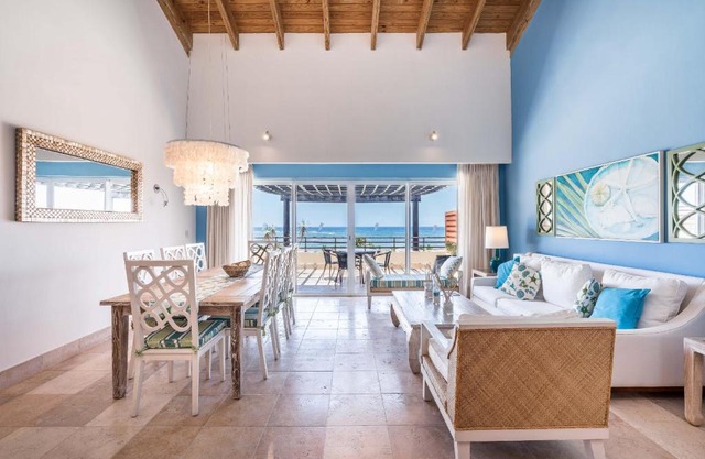 Beachfront w Jacuzzi SotoGrande 2BR CC4