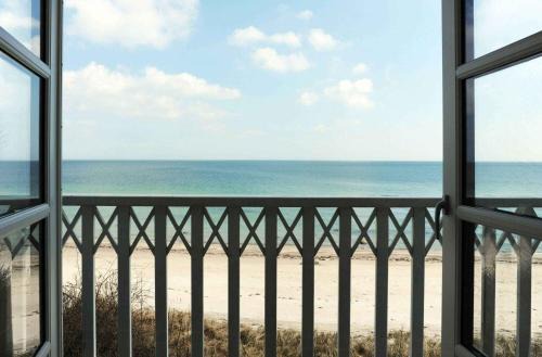 Beachhotel Atmosphere With Stunning Seaview
