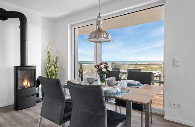 "BeachLoungeOne" vacation apartment on the beach with sun terrace, sauna & sea view