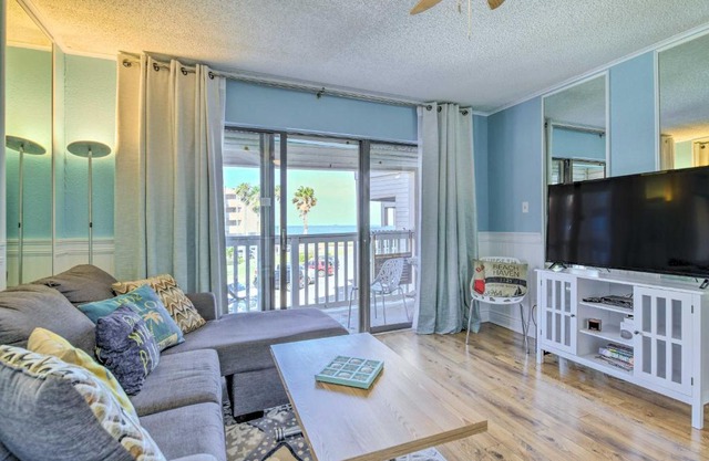 Beachside Corpus Christi Condo with Amenities!