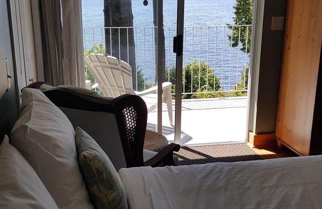 Beachside Island Vista Cottage, Beach, Ocean Views, Hot Tub