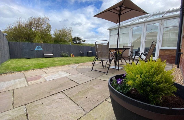 BEACHSIDE, pet friendly, with a garden in Prestatyn