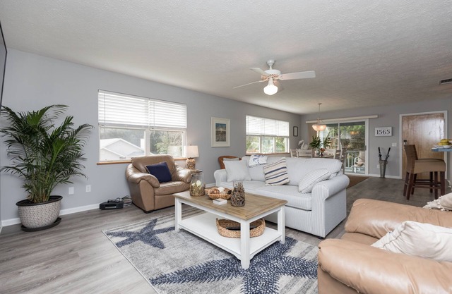 Beachy Getaway–Cozy, Clean & Equipped w/All Essentials! Relax, Enjoy & Refresh!