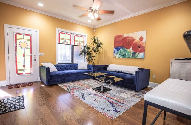 Beale 2 blocks, 2800 SqFt 9 beds 2car-garage 3 patios Trolley stop @front door