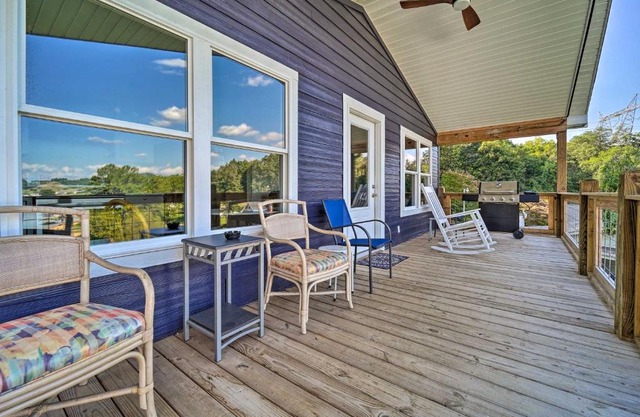 Bean Station Cottage Unobstructed Lake Views