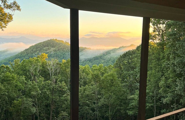 Bearfoot Retreat - Private Club Access