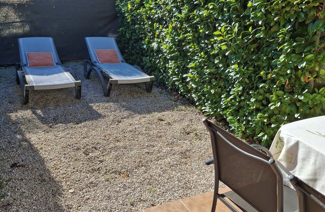 Beau 3 pièces en rez-de-jardin, climatisé, parking privé - St Paul-de-Vence
