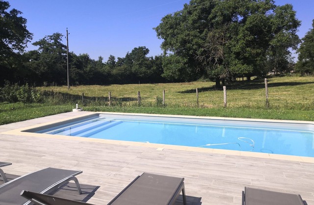Beaujolais house with charm, pool, fireplace
