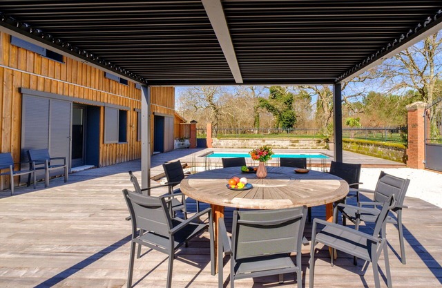 Beautiful private villa for 12 people with private pool, WIFI, TV, terrace and parking