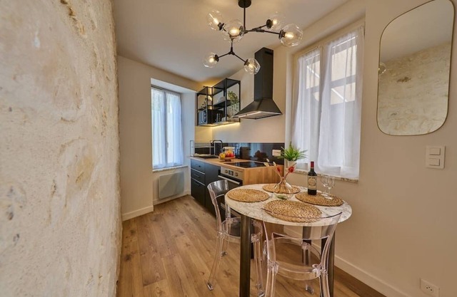 ★ Beautiful Duplex Design with private terrace - Ideally located