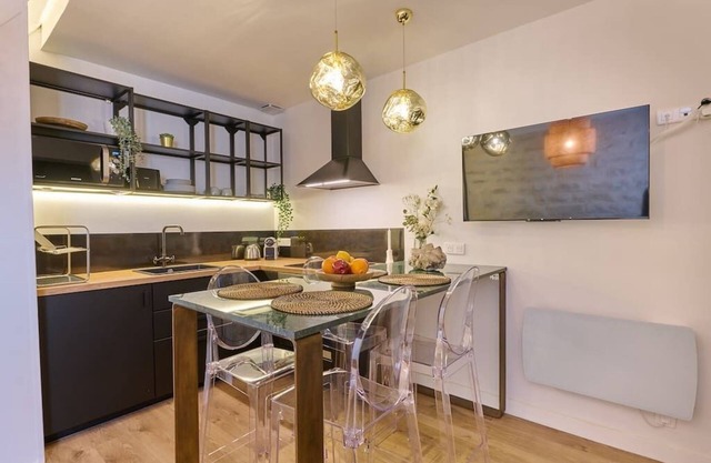 ★ Beautiful Duplex Design with private terrace - Ideally located