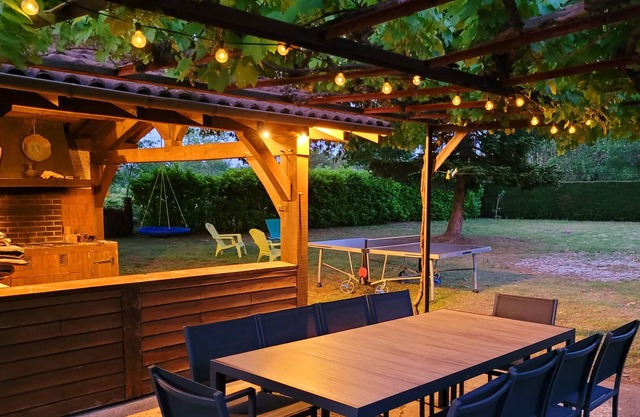 Beautiful renovated, independent apartment with large garden