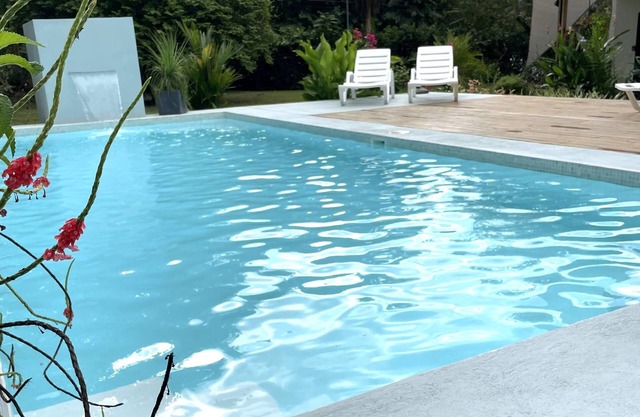 Beautiful 1-bedroom casita in delightful Ojochal w/WiFi, AC, pool - adults only