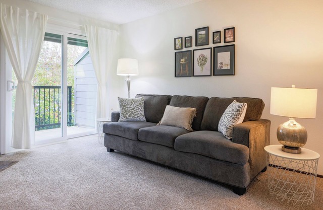 Beautiful 1-bedroom condo: close to Nike & Intel