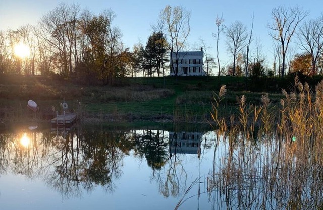 Beautiful 1810 Federal House - 35 Park-like Acres Swimming Pond Mins from Hudson