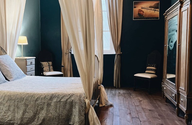 Beautiful 19th century house with heated swimming pool, sauna and jacuzzi