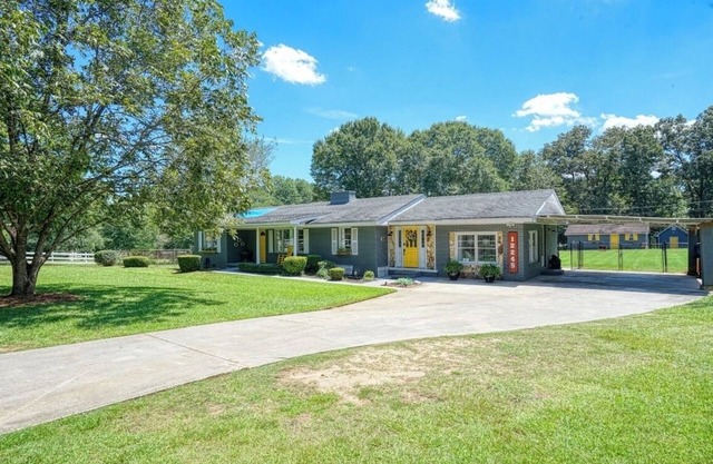 Beautiful 2 bdrms 2.5 bthrms Covington cottages.