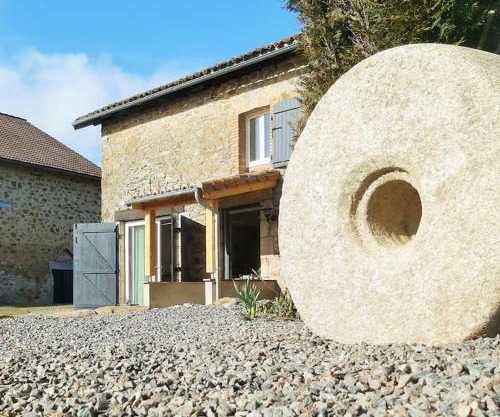 Beautiful 2 bed cottage with swimming pool