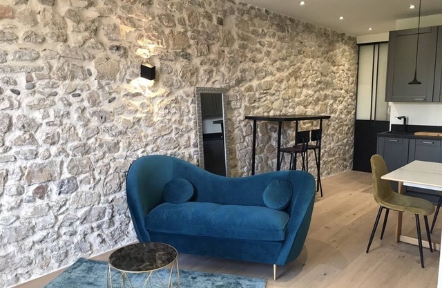 Beautiful 2 bed in Old Antibes, close to beaches, restaurants, cafes and shops