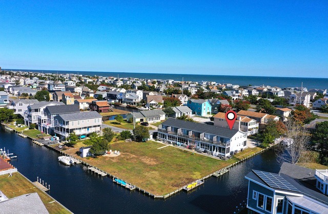 Beautiful 2 bed Townhouse in Bayshore Breeze! Close to State Park Beaches! Dock, Beach Town, Restaurants and More!