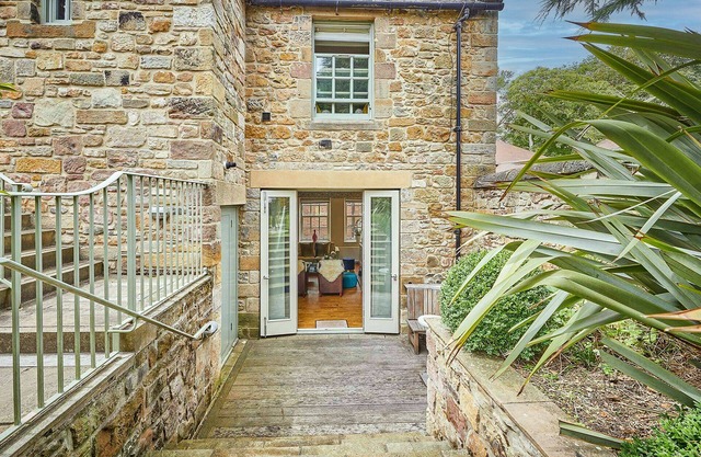 Beautiful 2-Bedroom Stone Cottage