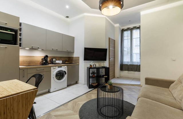 Beautiful 2-room apartment at the port of Nice