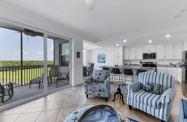 🥇 Beautiful 2bd condo within a golf resort (CH894)