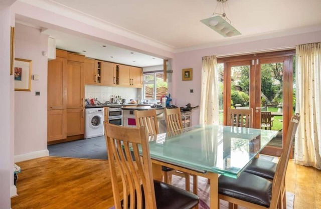Beautiful 3 bed , 2 bathroom house, large garden near Hampstead Heath