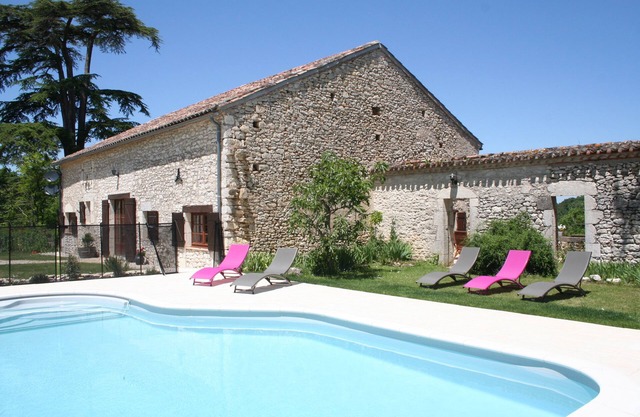 Beautiful 3 bed stone country cottage with private heated pool in Monflanquin