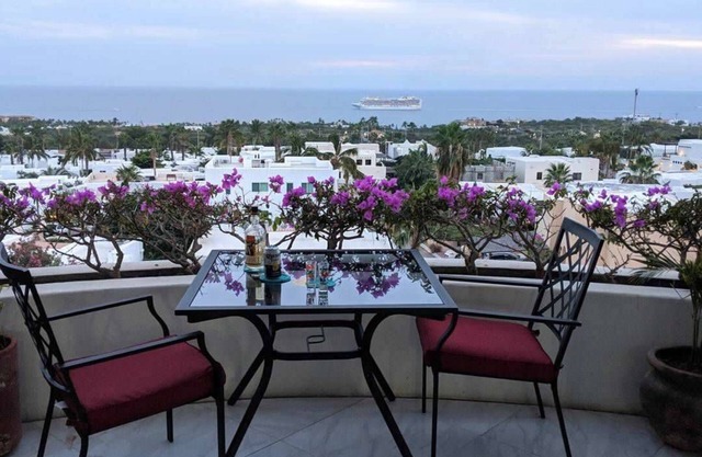 Beautiful 3-bedroom Penthouse condo with amazing views. Cabo corridor