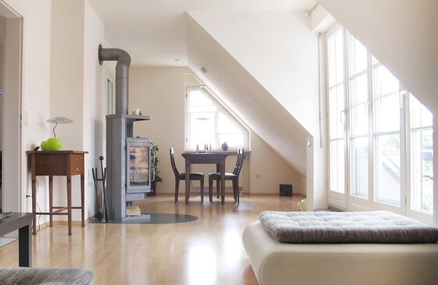 Beautiful 3 bedroom apartment with views of the mountains. Near Messe FN, Playland ...
