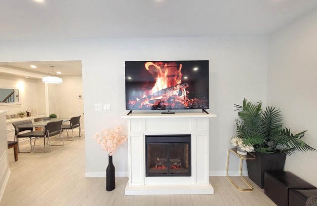 ★ Beautiful 3 Bedroom Home - Parking, Wi-fi, near Hwy 401, 6 Beds available