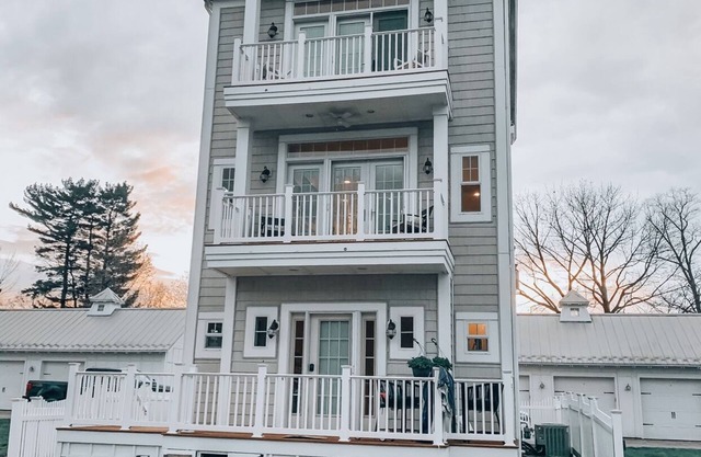 Beautiful 3 story home on the lake, master suite's on 1st & 3rd floors.