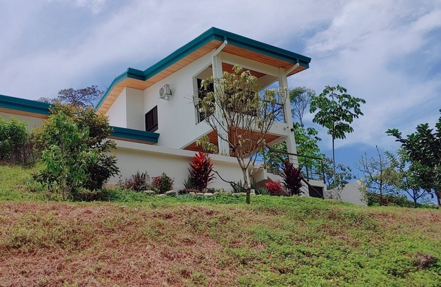 Beautiful 3B/2.5B New House with private pool surrounded by Jungle & Mountains
