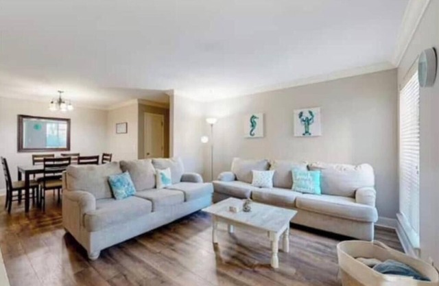 Beautiful 3bedroom condo central to the beach, shops & restaurants