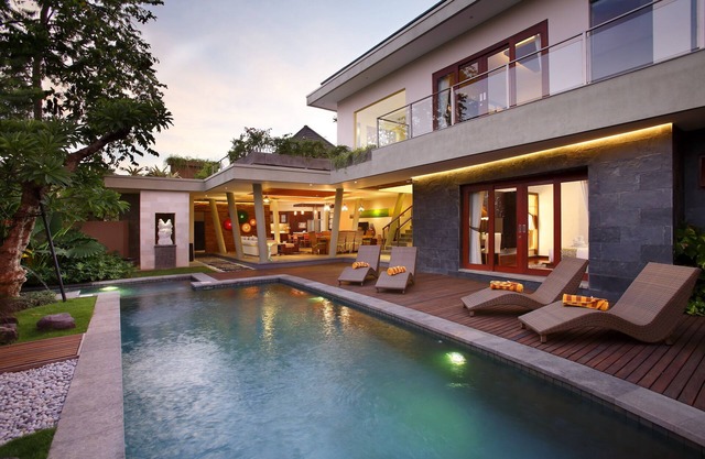 Beautiful 3BR Villa W/Private Pool! 3Min Drive To Eat Street!