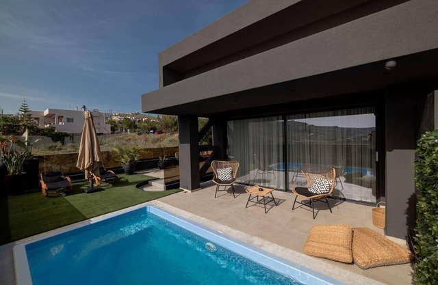 Beautiful 4-Bed Villa Ria in Vathianos Kampos