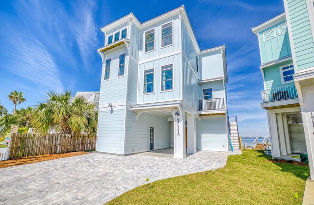 Beautiful 5 Bedroom, 4 Bath Waterfront Home w/Pool! Pet Friendly!