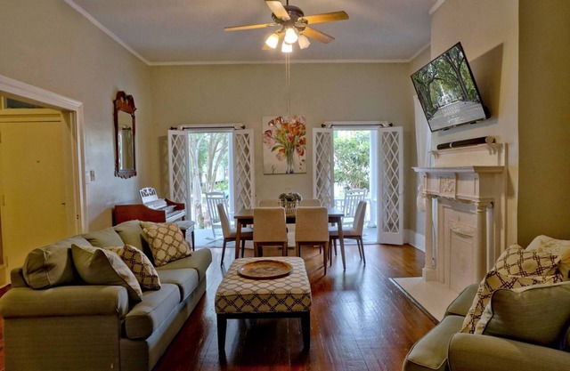 Beautiful 6 Bed, 5 Bath Historic Savannah Home